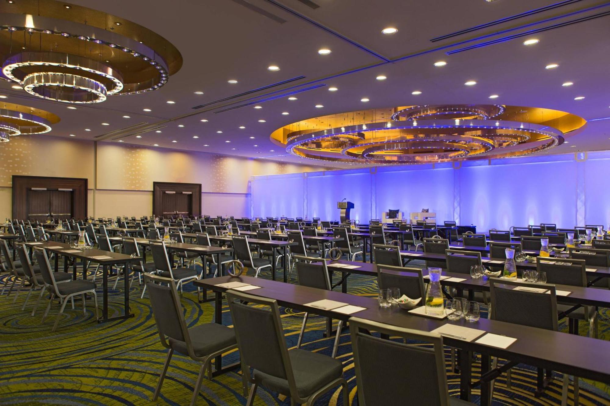 Renaissance Capital View Hotel 4*