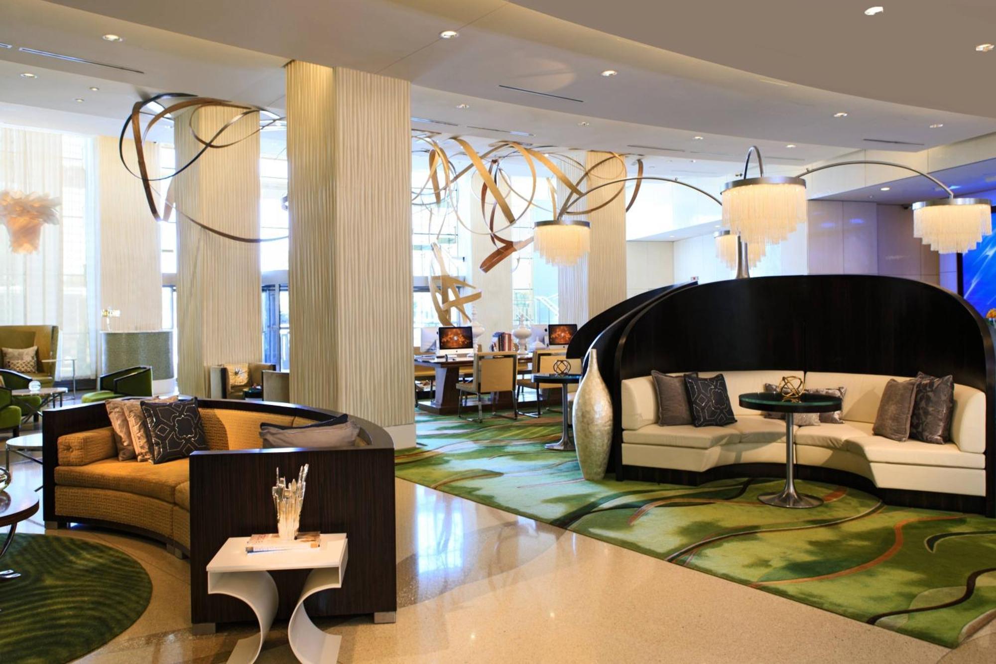 Hotel Renaissance Capital View