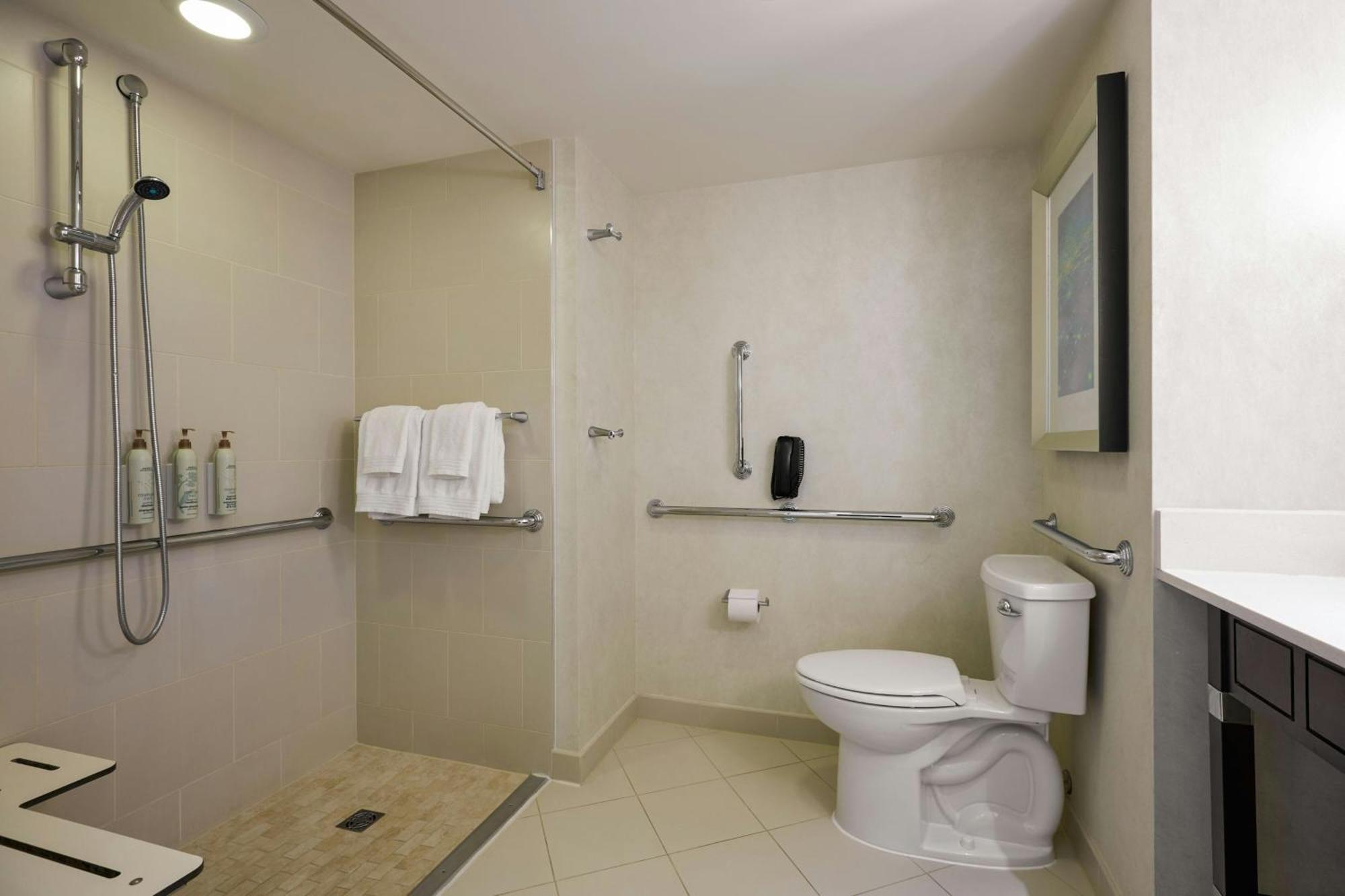 Renaissance Capital View Hotel