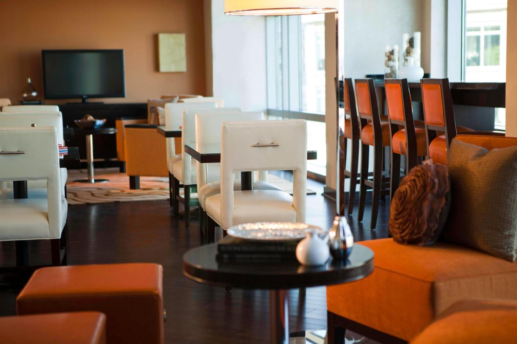 Hotel Renaissance Capital View 4*